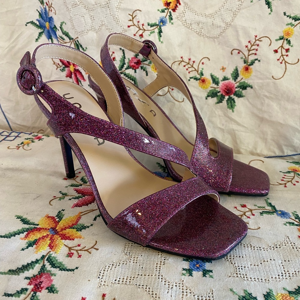 UNISA PURPLE GLITTER VINYL ASYMMETRICAL STRAPPY PUMPS